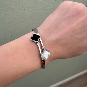 ✨ Elegant Clover Bangle Bracelet ✨